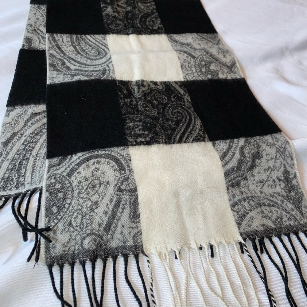 Black & White Preston & York Oblong Scarf